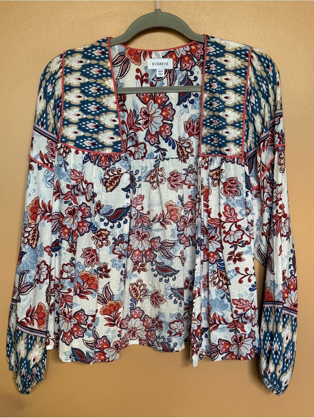 Evereve White Cardigan Blouse with Red & Blue Floral Print Size XS/S